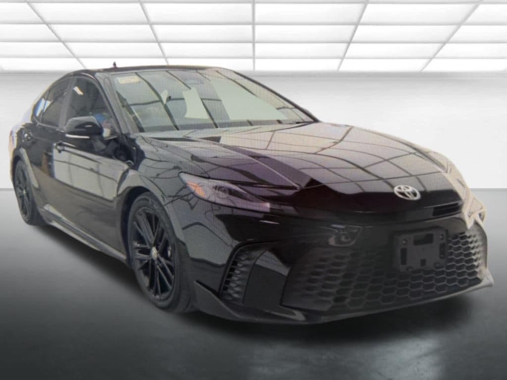 2025 Toyota Camry SE — photo 1 of 6
