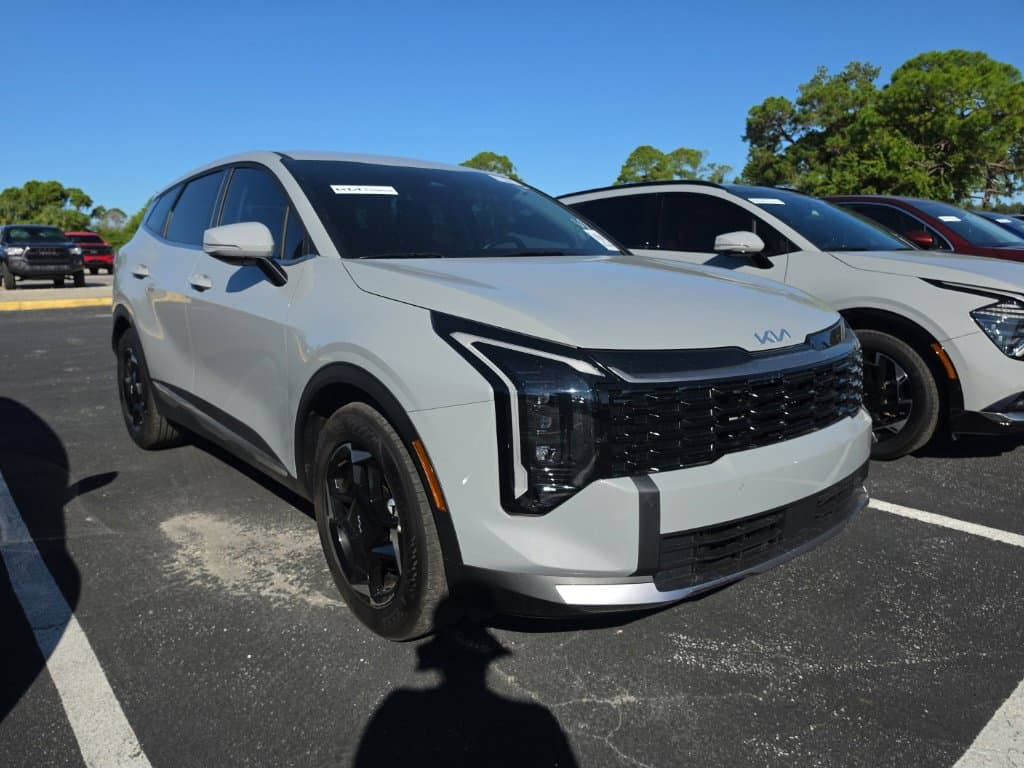 2026 Kia Sportage EX — photo 1 of 17