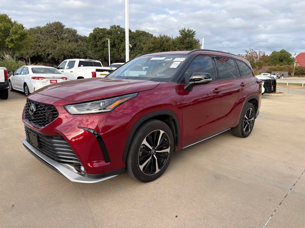 2022 Toyota Highlander XSE — photo 1 of 24