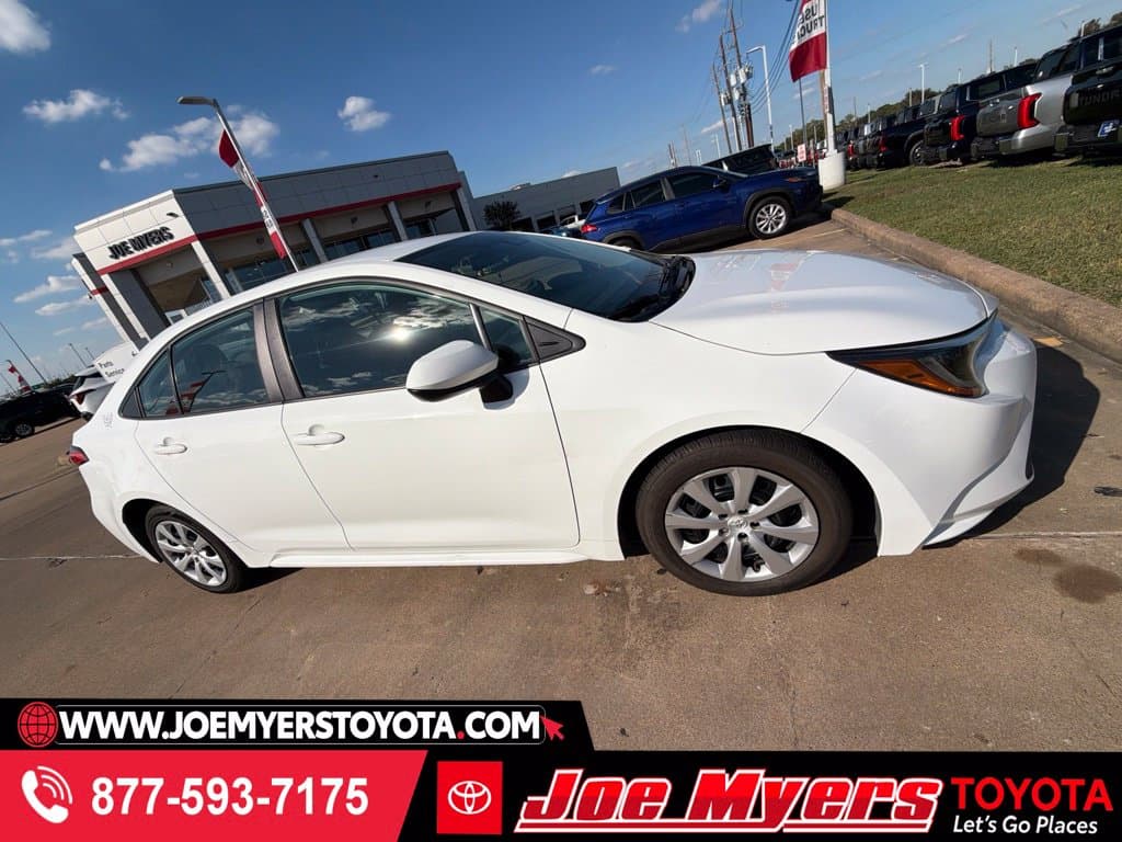 2023 Toyota Corolla LE — photo 1 of 2