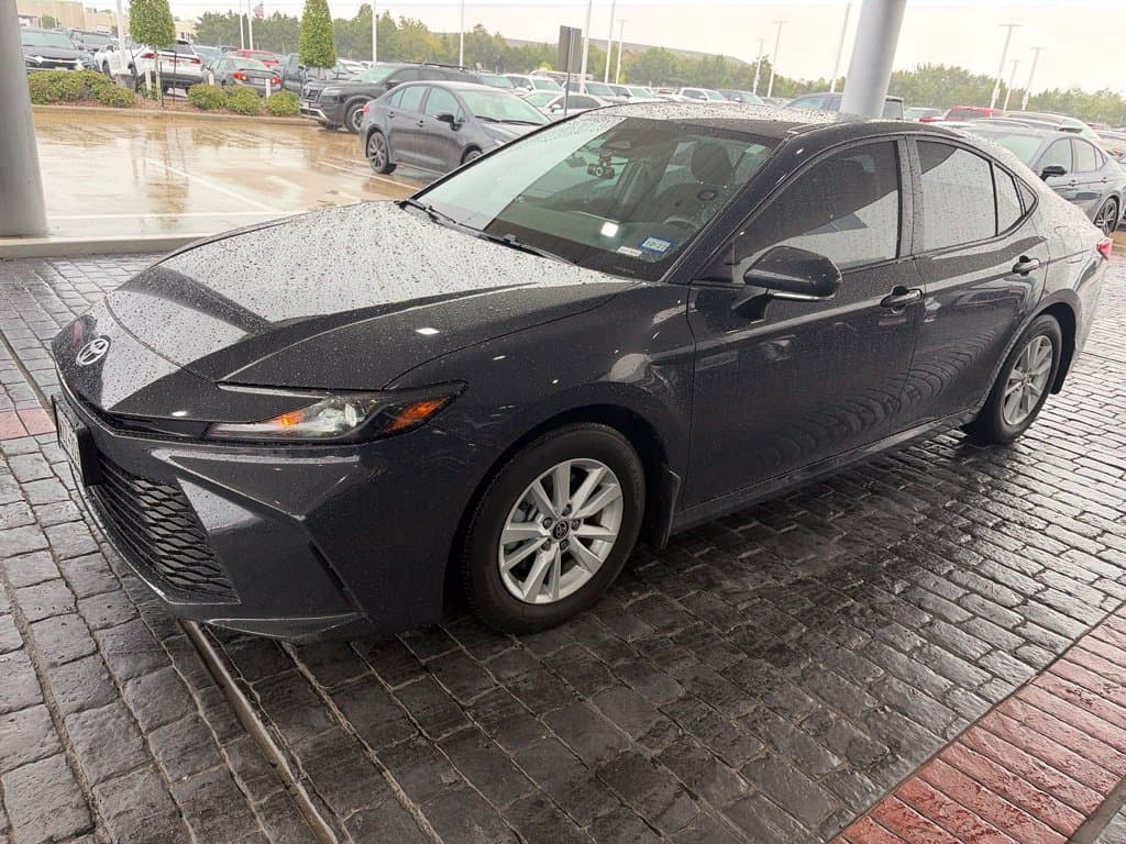 2026 Toyota Camry LE — photo 1 of 9