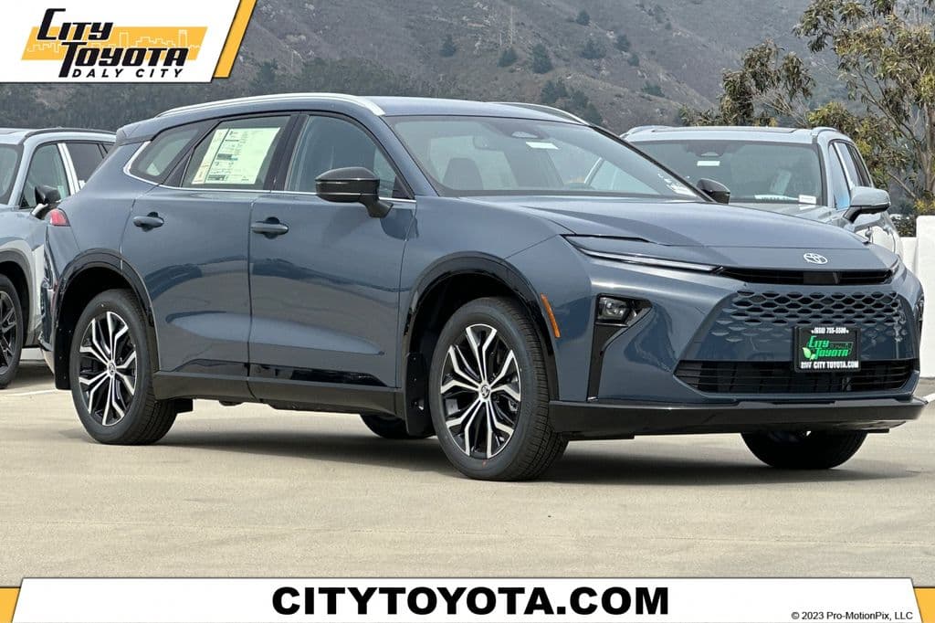 2026 Toyota Crown Signia XLE — photo 1 of 12