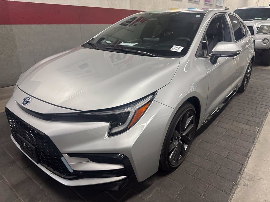 2025 Toyota Corolla Hybrid SE — photo 1 of 4