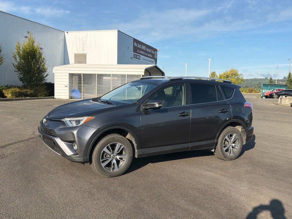 2016 Toyota RAV4 XLE — photo 1 of 4