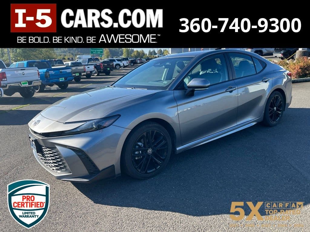 2025 Toyota Camry SE — photo 1 of 9