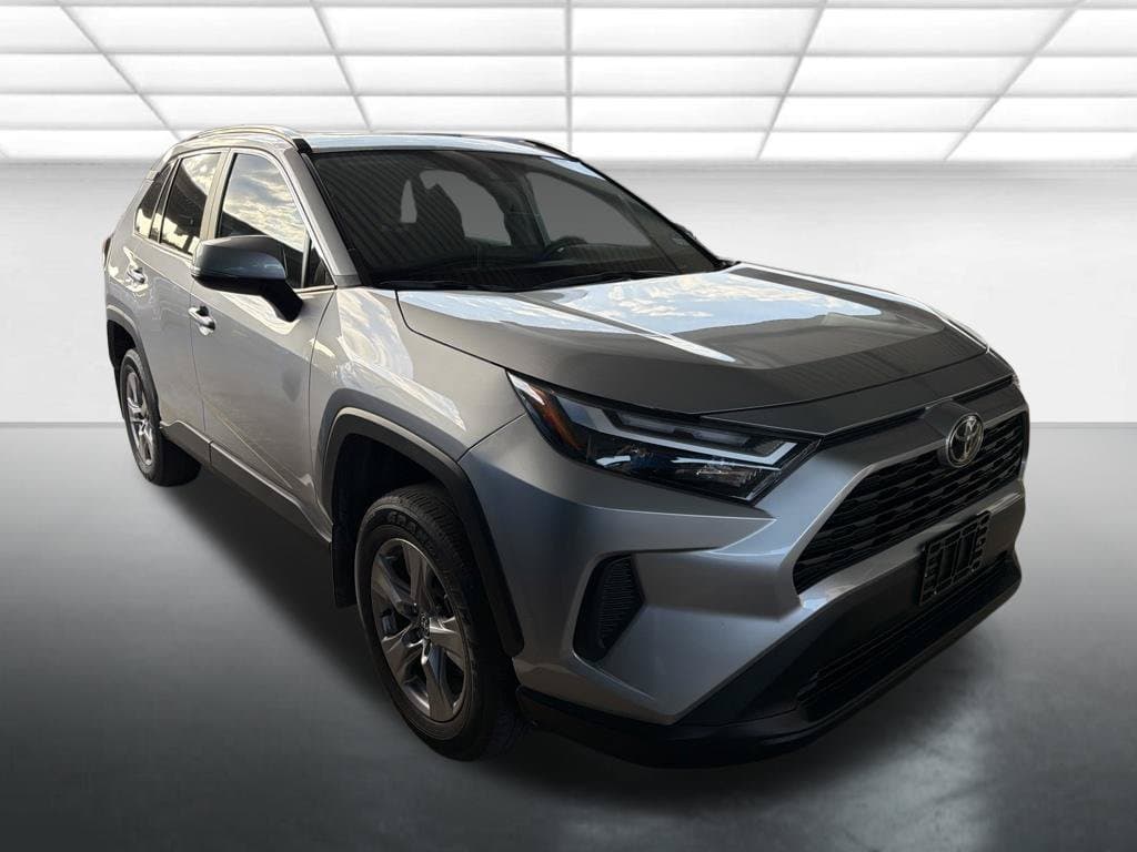 2025 Toyota RAV4 XLE — photo 1 of 11