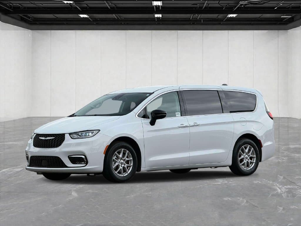 2024 Chrysler Pacifica Touring L — photo 1 of 31