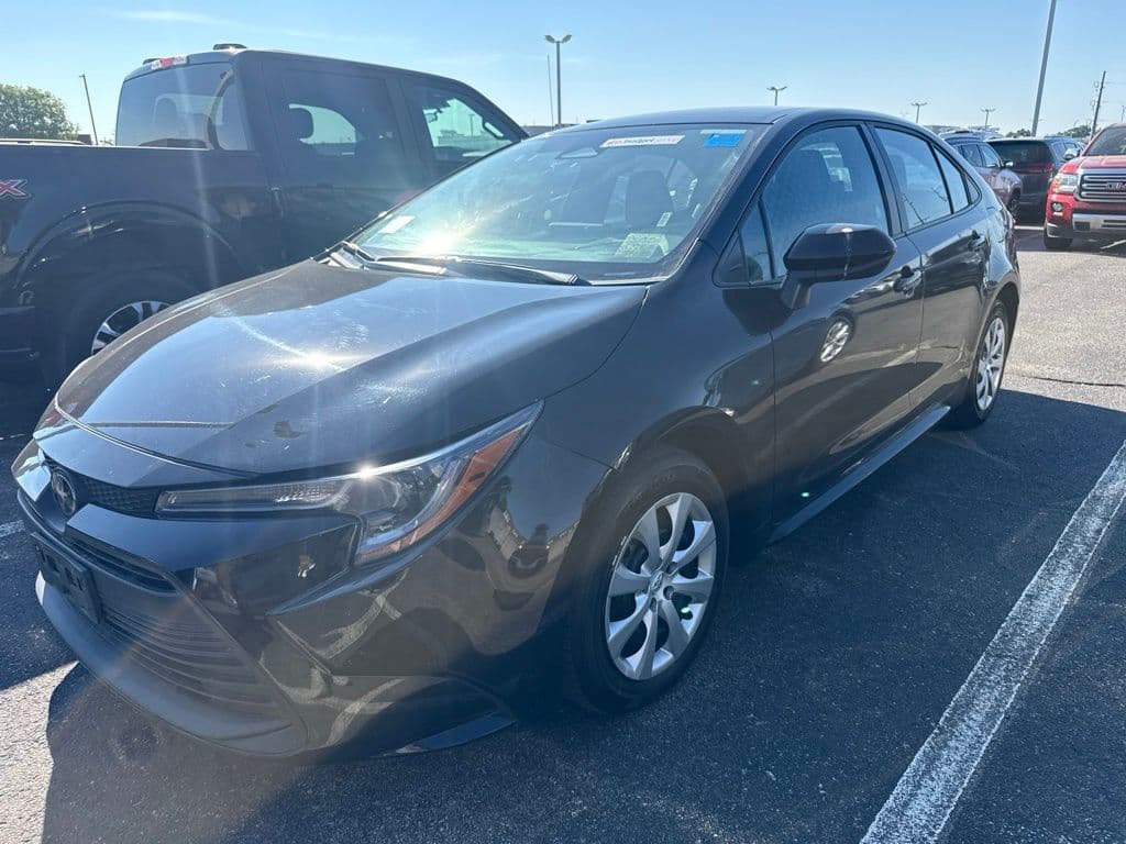 2025 Toyota Corolla LE — photo 1 of 4