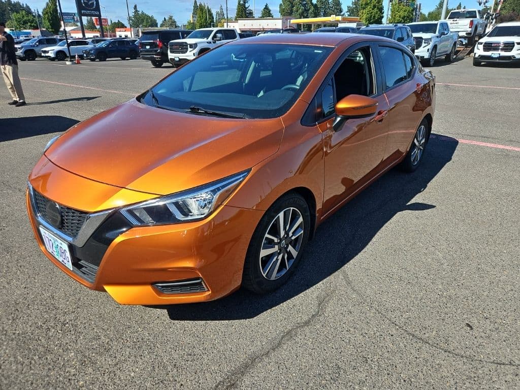 2020 Nissan Versa SV — photo 1 of 12