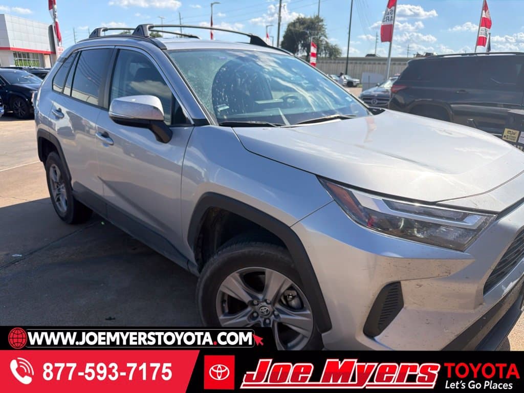 2025 Toyota RAV4 XLE — photo 1 of 4