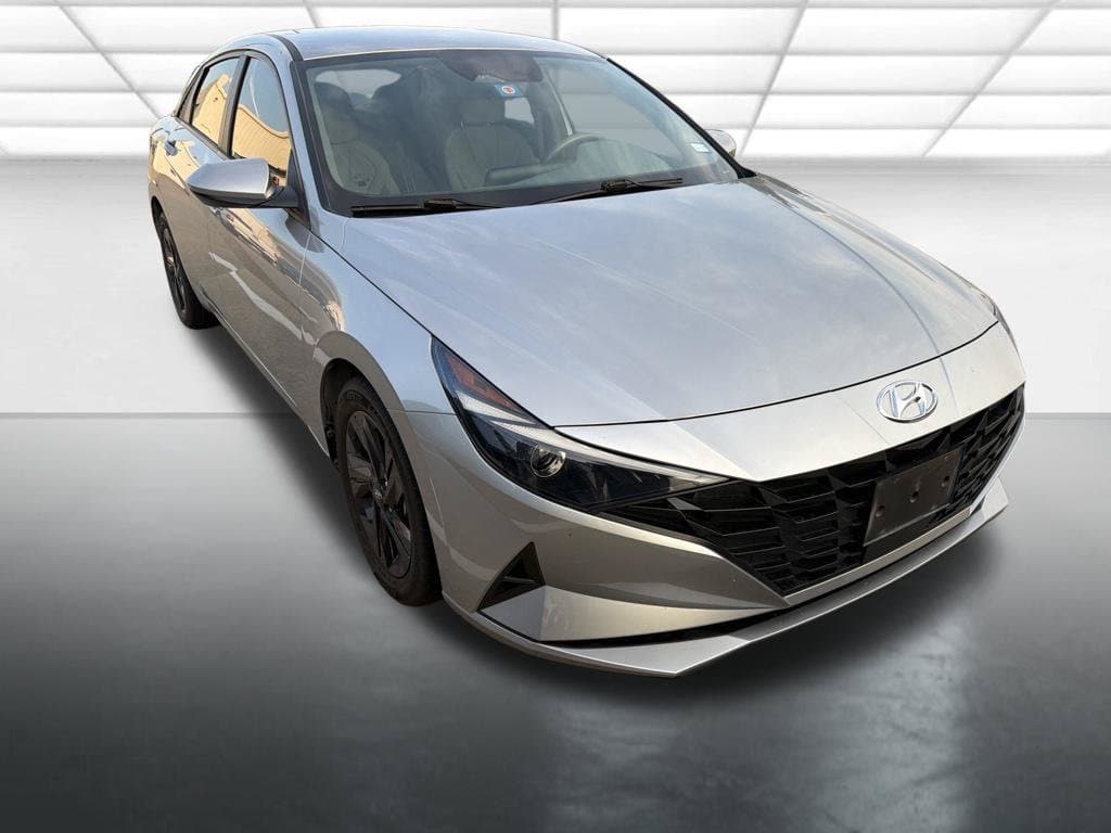 2022 Hyundai Elantra SEL — photo 1 of 11