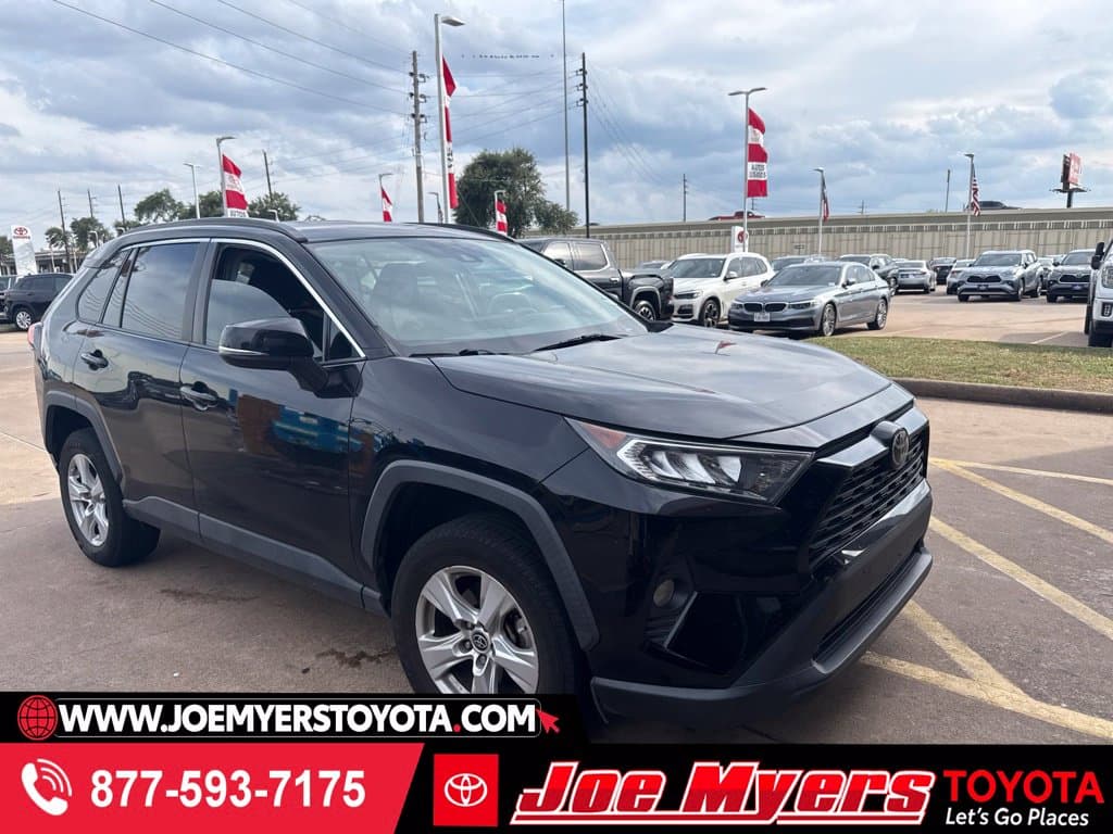 2021 Toyota RAV4 XLE — photo 1 of 3