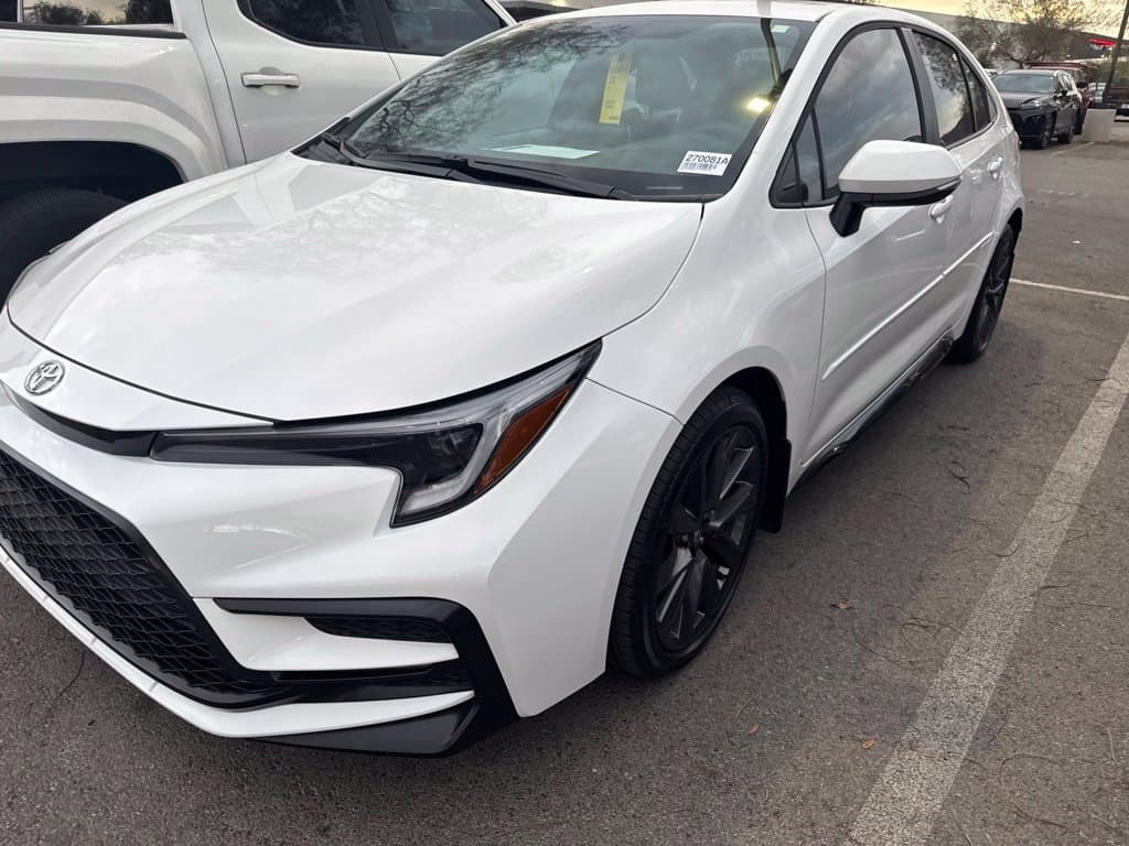 2027 Toyota Corolla SE — photo 1 of 4