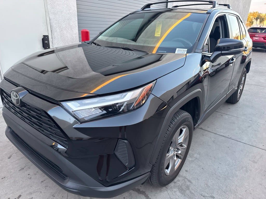 2024 Toyota RAV4 XLE — photo 1 of 4