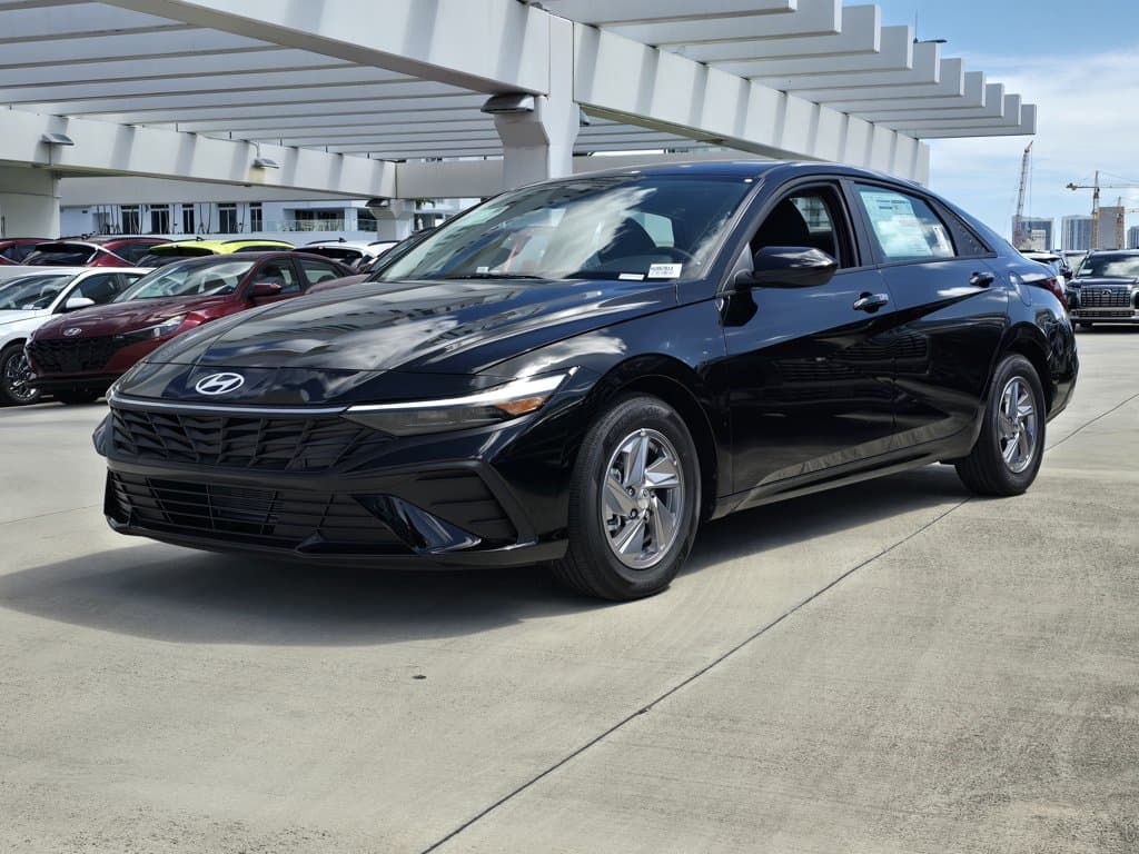 2026 Hyundai Elantra SE — photo 1 of 26