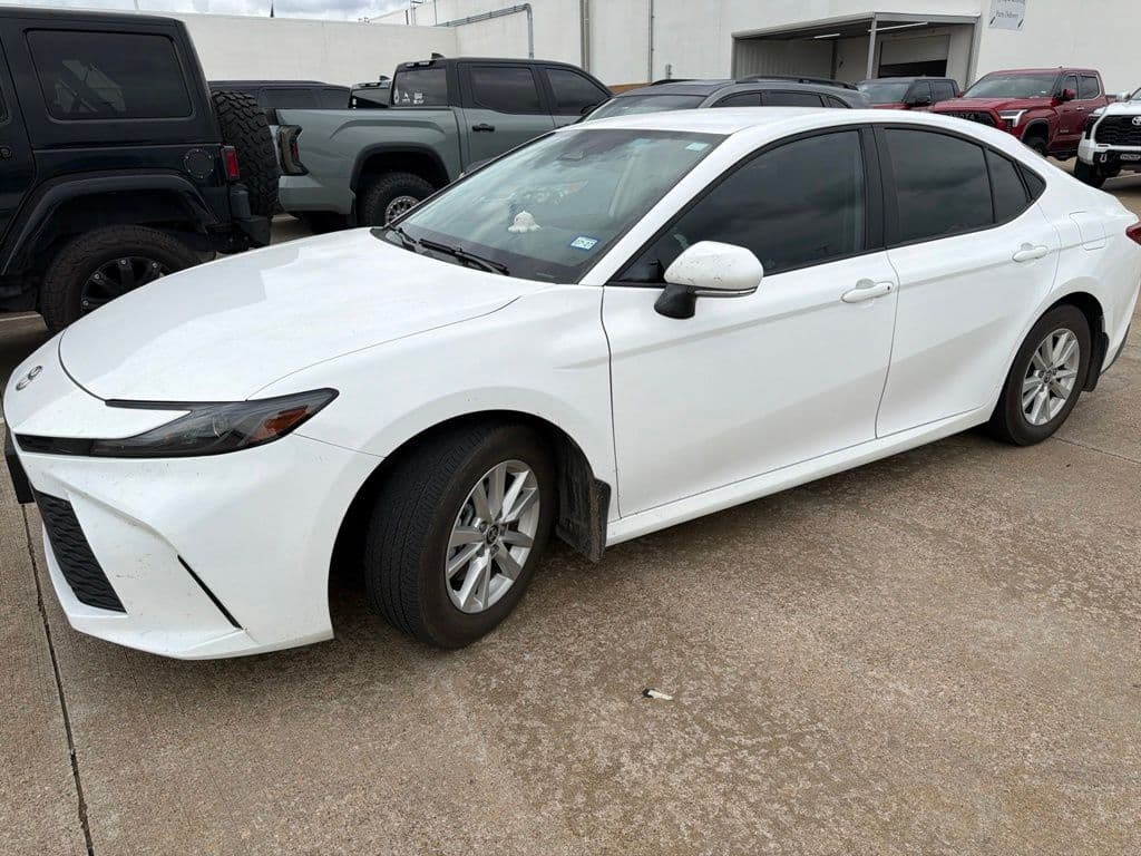 2025 Toyota Camry LE — photo 1 of 7