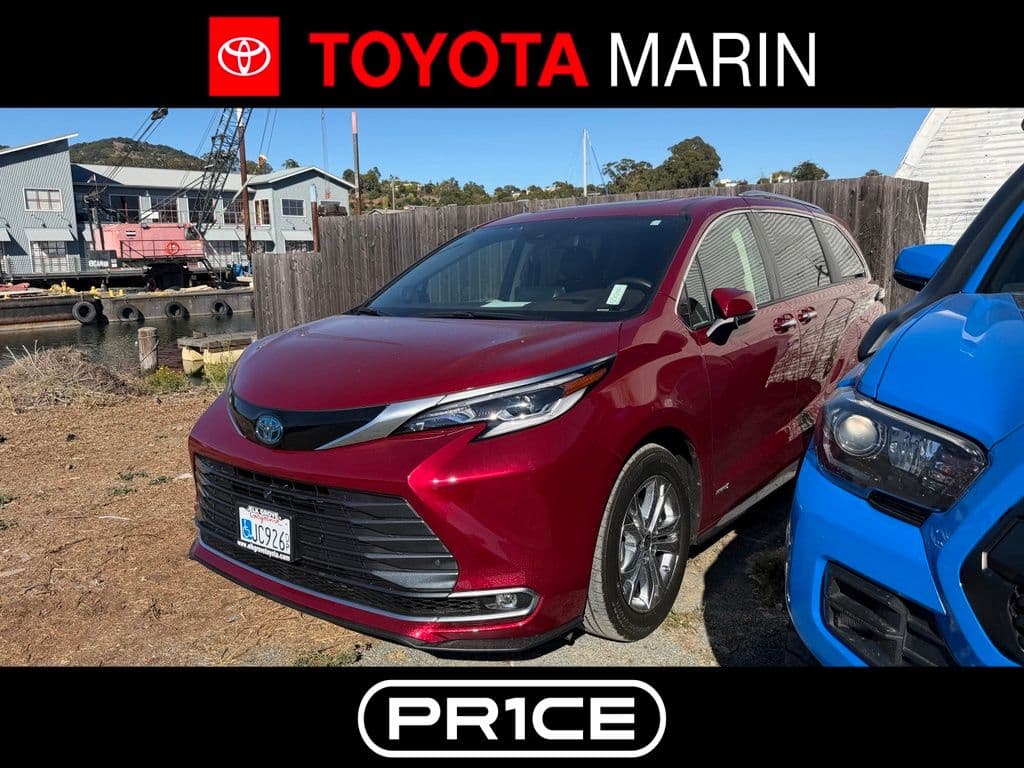 2021 Toyota Sienna Platinum — photo 1 of 6