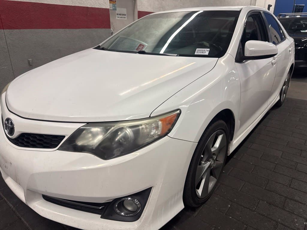 2014 Toyota Camry SE Sport — photo 1 of 4
