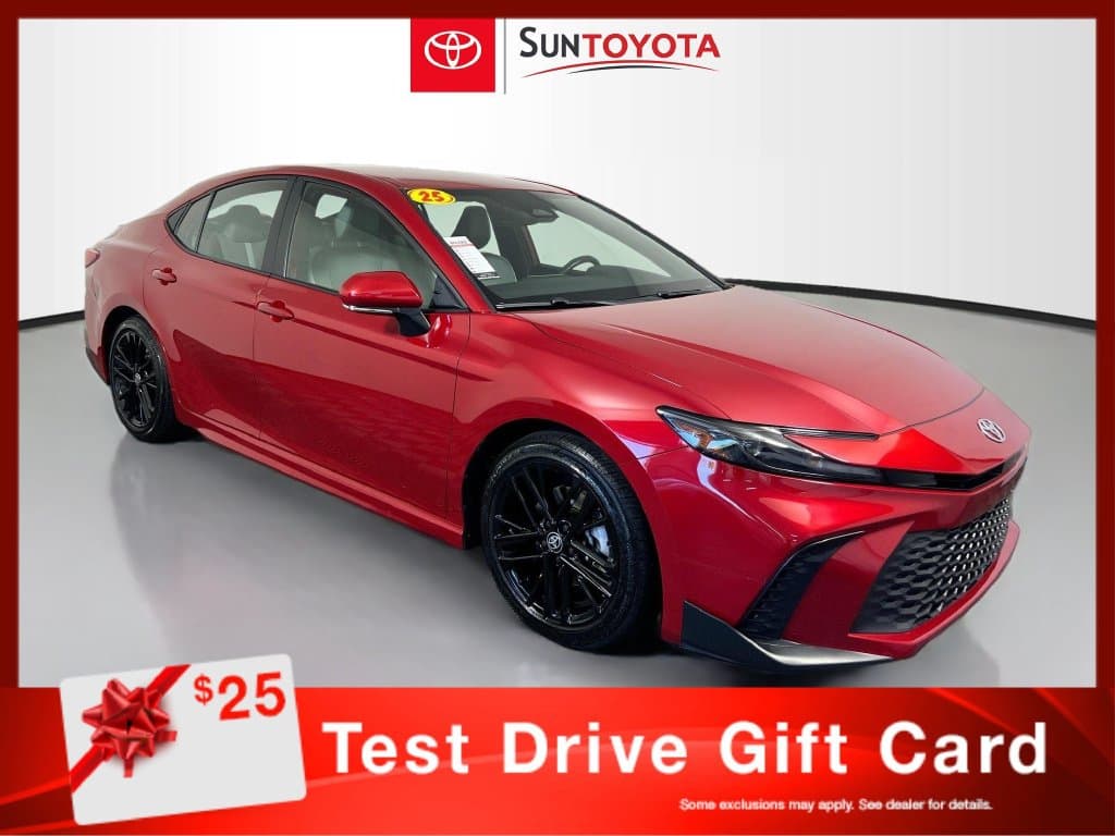 2025 Toyota Camry SE — photo 1 of 30