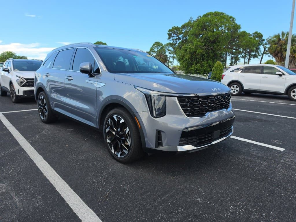 2024 Kia Sorento SX — photo 1 of 16