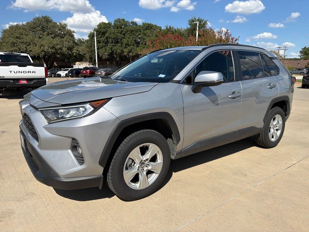 2020 Toyota RAV4 XLE — photo 1 of 22