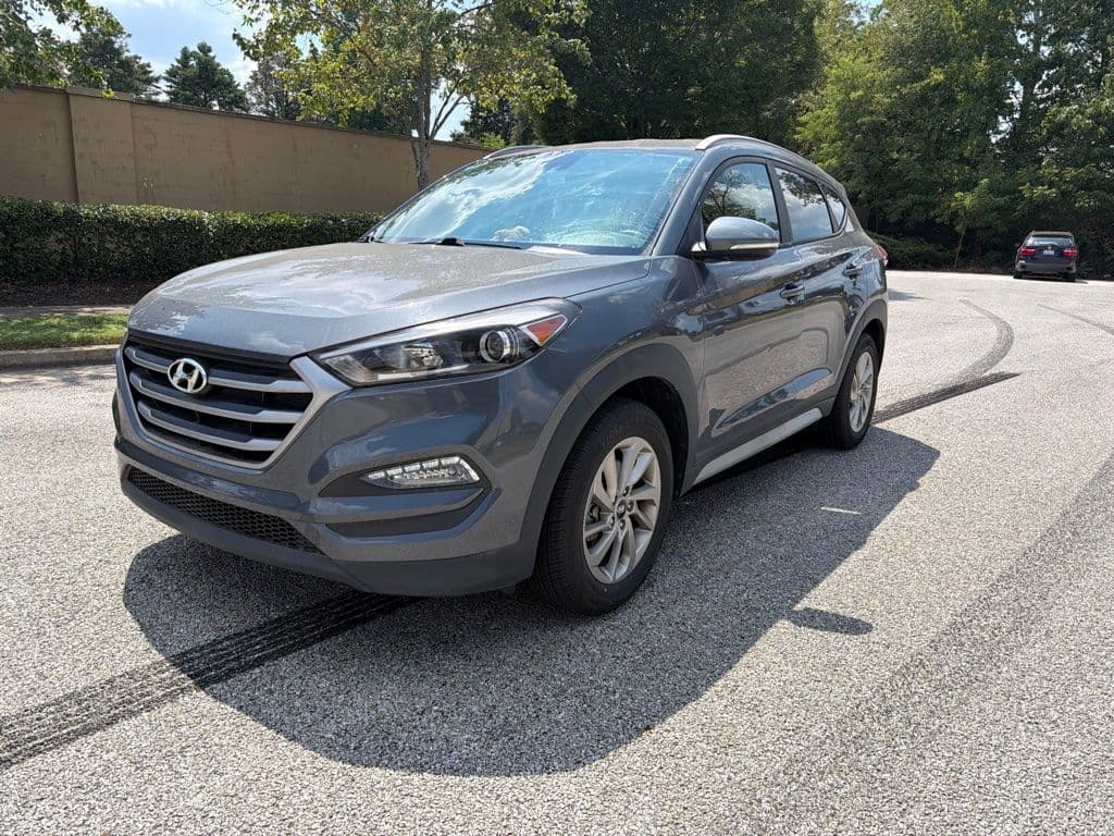 2017 Hyundai Tucson SE Plus — photo 1 of 8