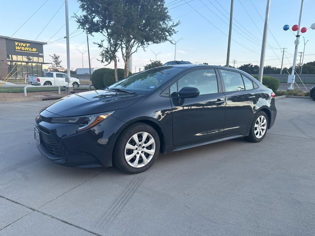 2025 Toyota Corolla LE — photo 1 of 22