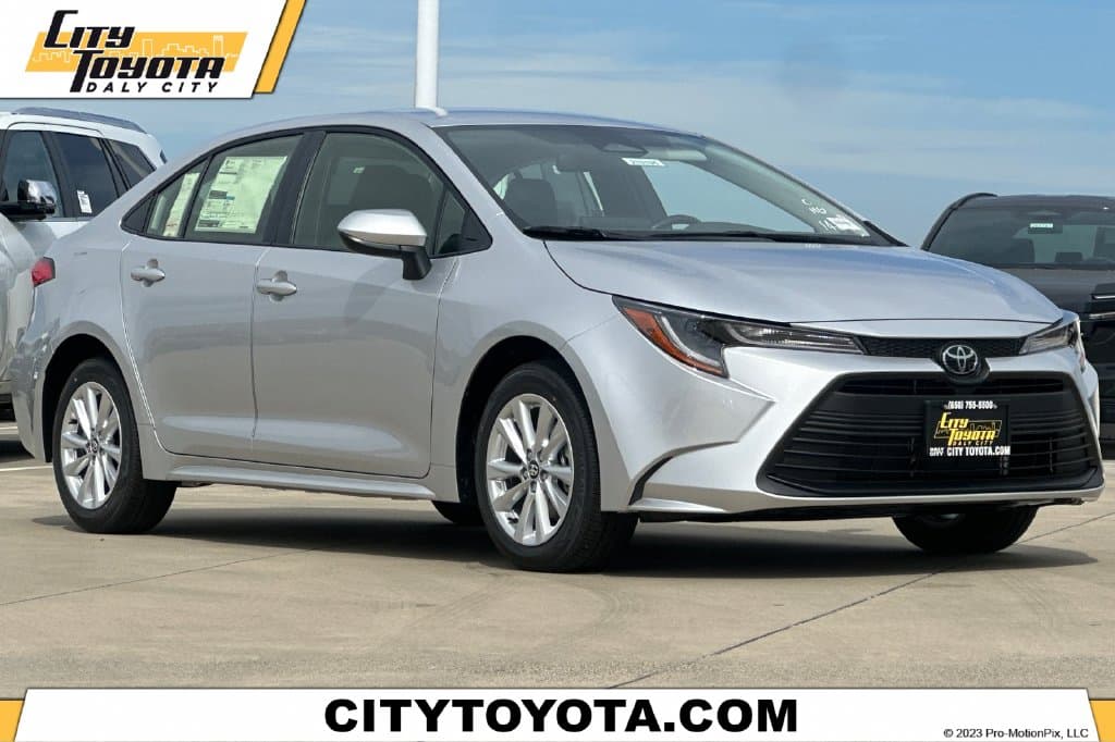 2027 Toyota Corolla LE — photo 1 of 32