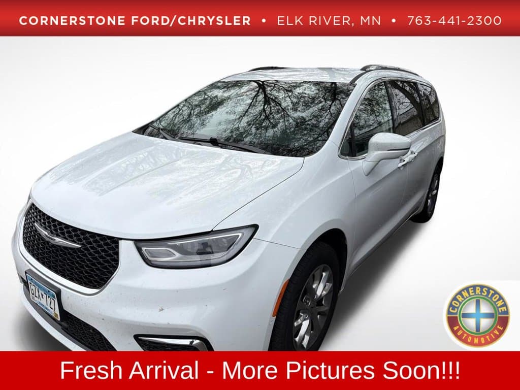 2021 Chrysler Pacifica Touring L — photo 1 of 10