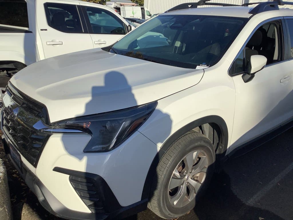2023 Subaru Ascent Premium — photo 1 of 3