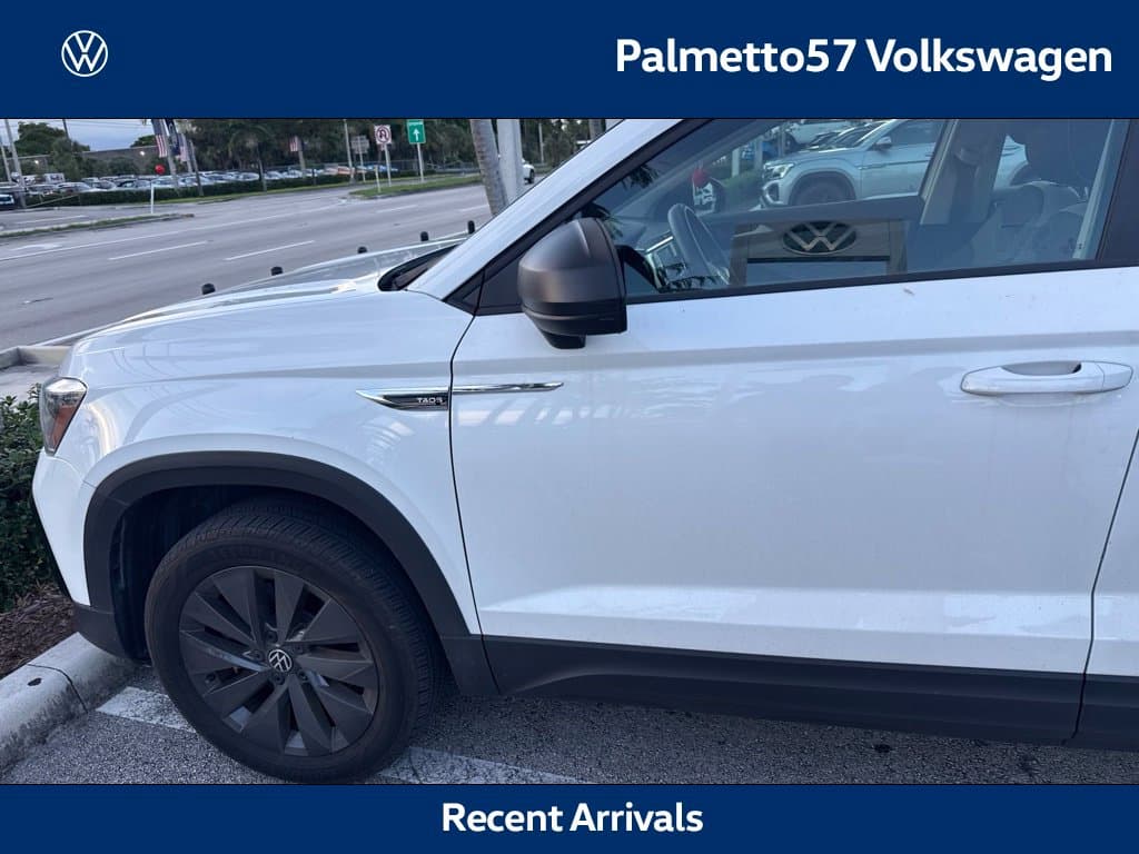2024 Volkswagen Taos Base — photo 1 of 6