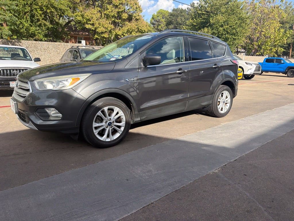 2018 Ford Escape SE — photo 1 of 22