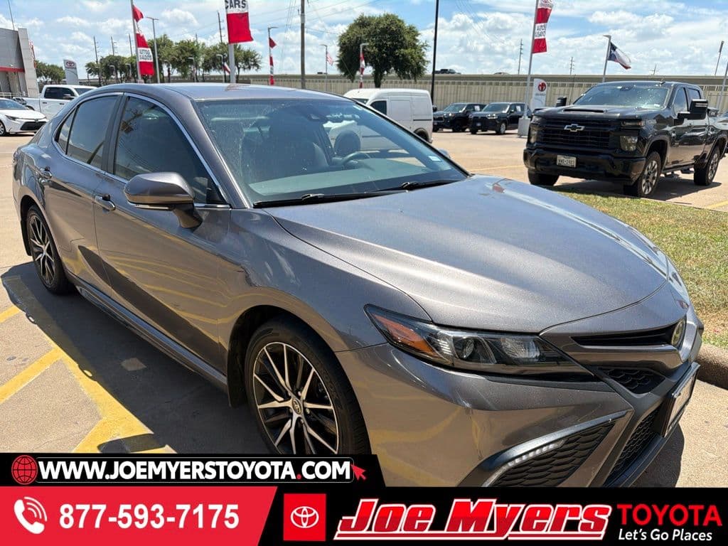 2023 Toyota Camry SE — photo 1 of 5