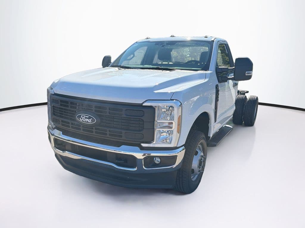 2027 Ford Super Duty F-350 DRW XL — photo 1 of 13