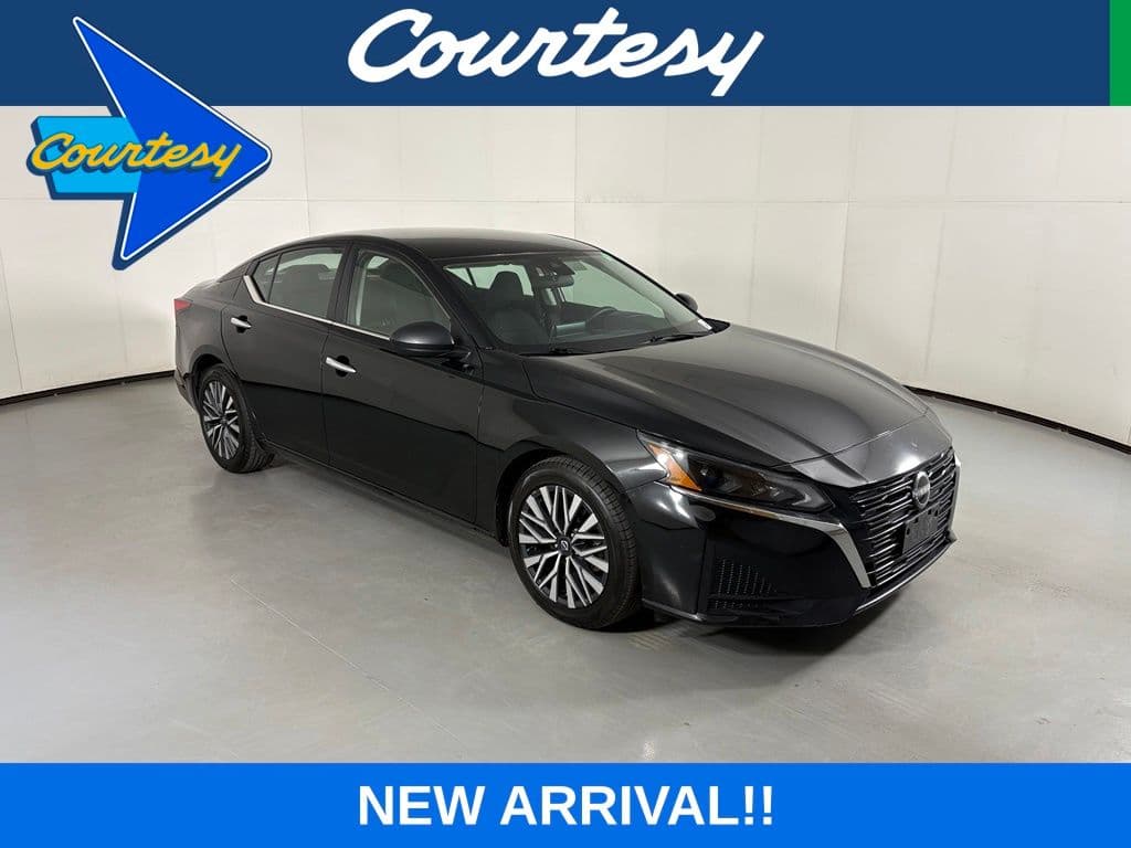 2024 Nissan Altima 2.5 SV — photo 1 of 39