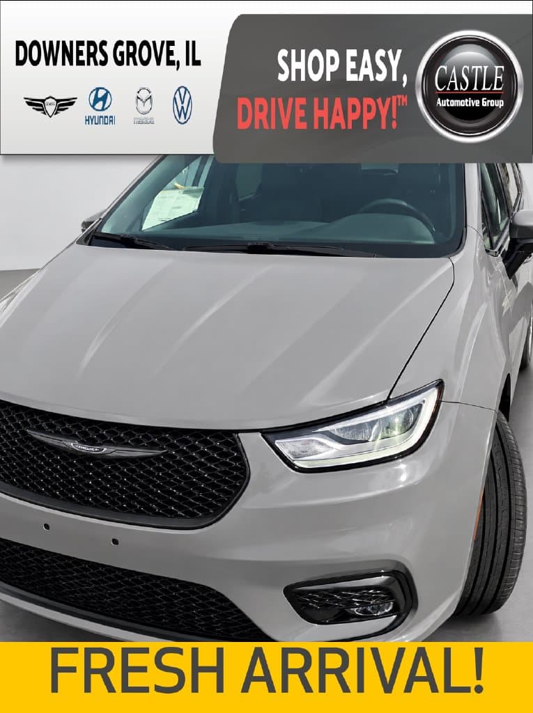2023 Chrysler Pacifica Touring L — photo 1 of 6