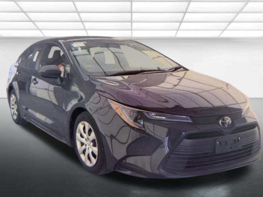 2025 Toyota Corolla LE — photo 1 of 6