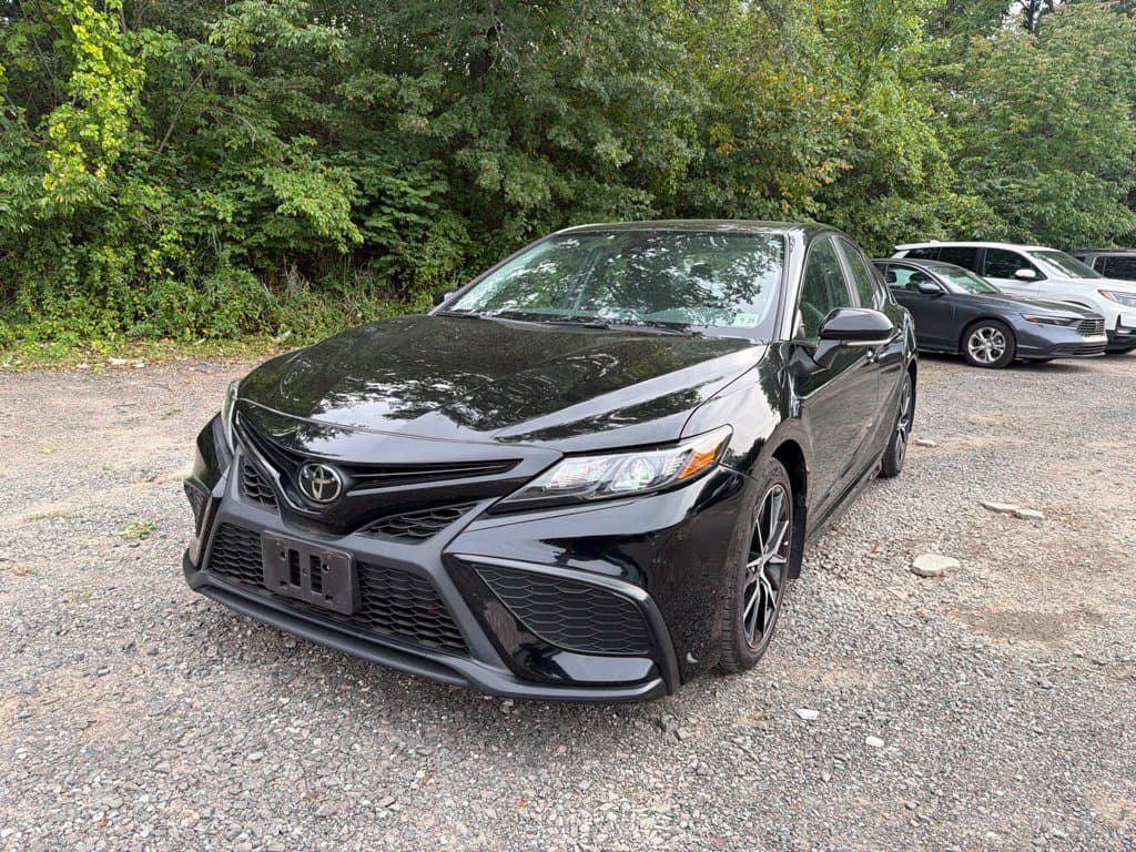 2024 Toyota Camry SE — photo 1 of 26