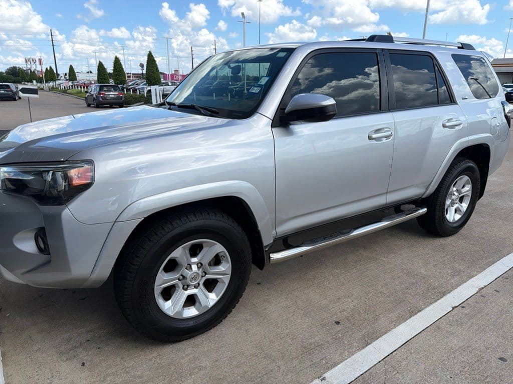 2019 Toyota 4Runner SR5 — photo 1 of 8