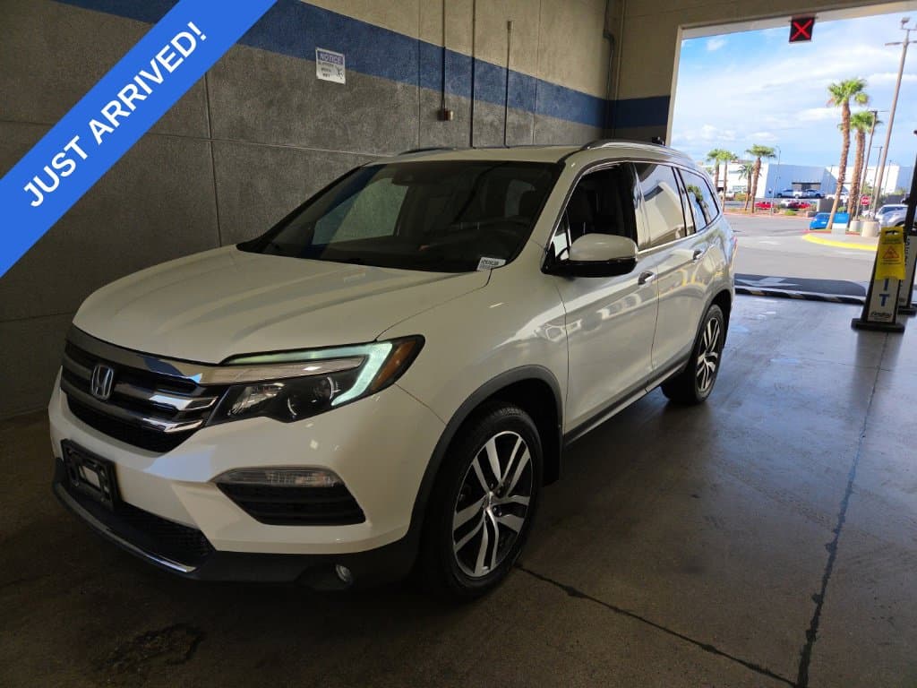 2017 Honda Pilot Touring — photo 1 of 6