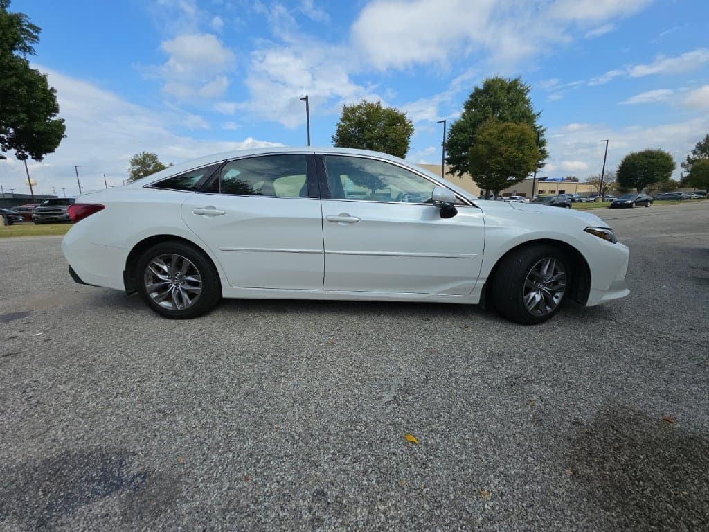 2019 Toyota Avalon XLE — photo 1 of 5