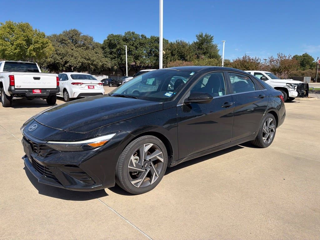 2025 Hyundai Elantra SEL Convenience — photo 1 of 22