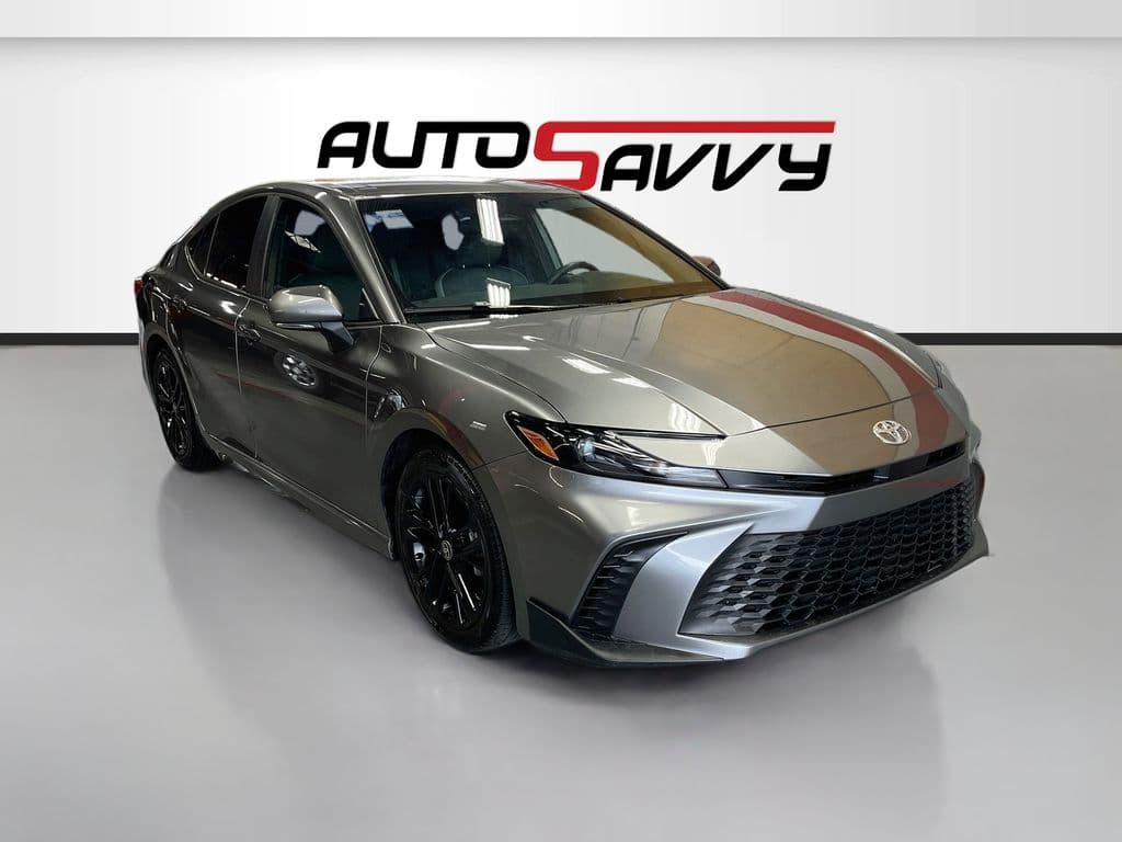 2025 Toyota Camry SE — photo 1 of 31