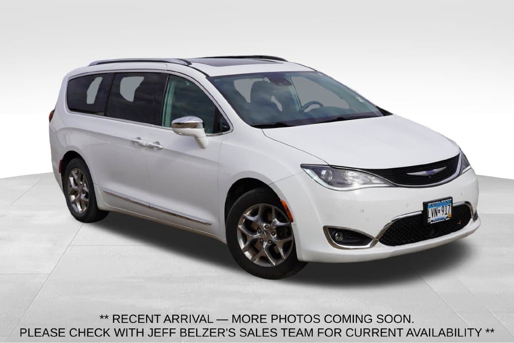 2018 Chrysler Pacifica Limited — photo 1 of 8