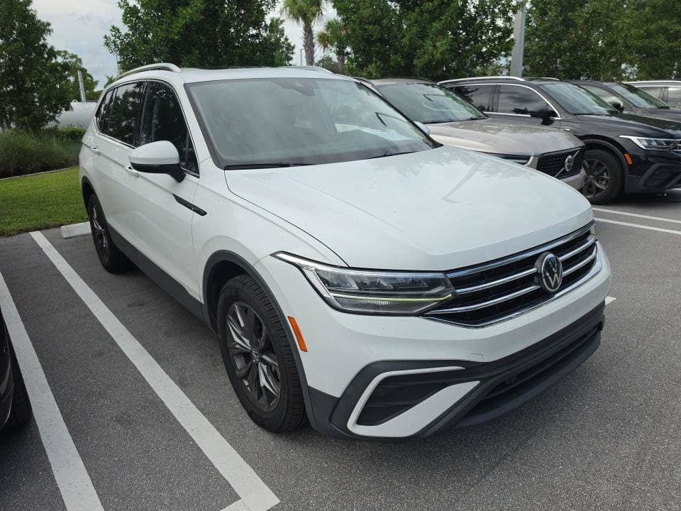 2022 Volkswagen Tiguan Base — photo 1 of 7