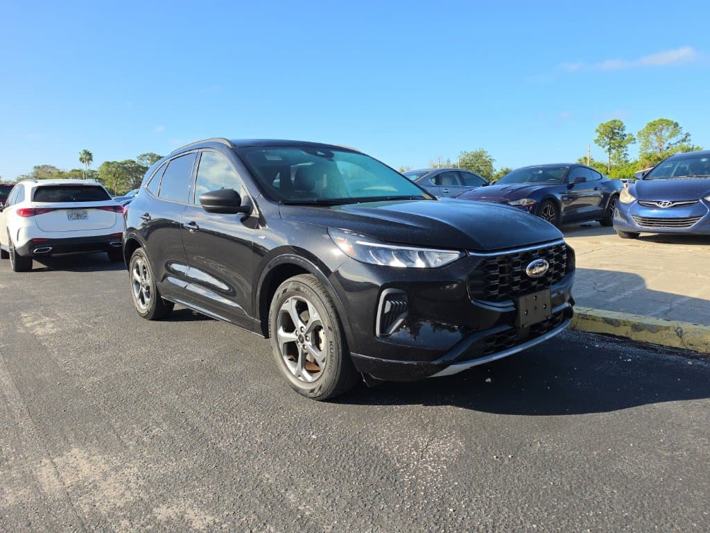2023 Ford Escape ST-Line — photo 1 of 18