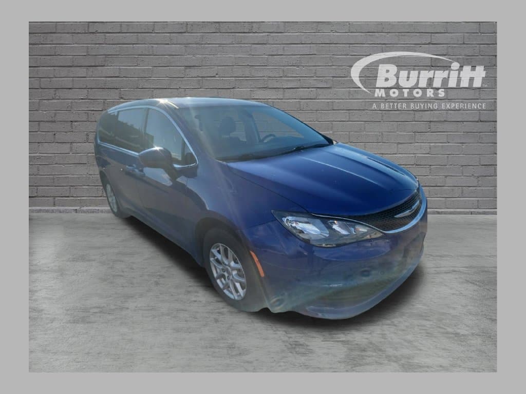 2021 Chrysler Voyager LX — photo 1 of 30
