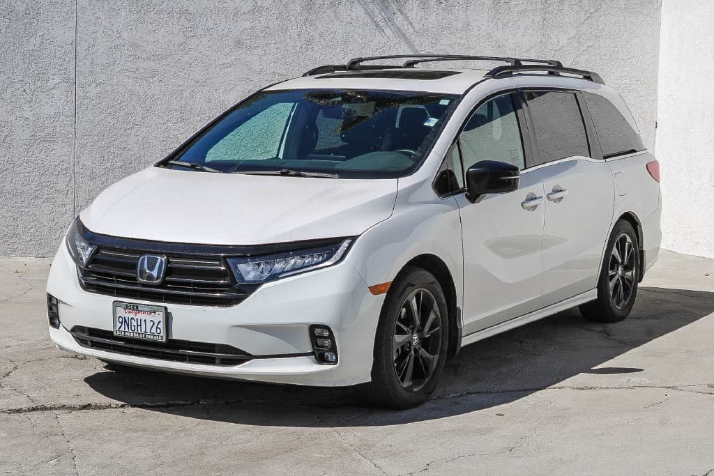 2024 Honda Odyssey Sport — photo 1 of 12