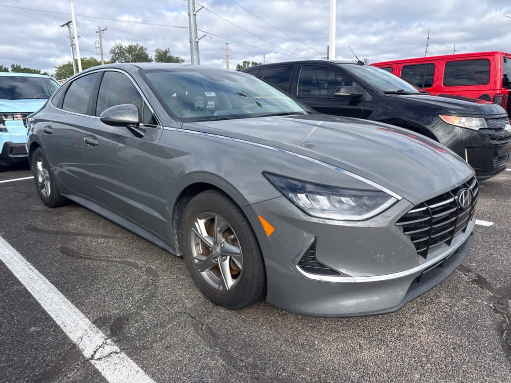 2022 Hyundai Sonata SE — photo 1 of 4