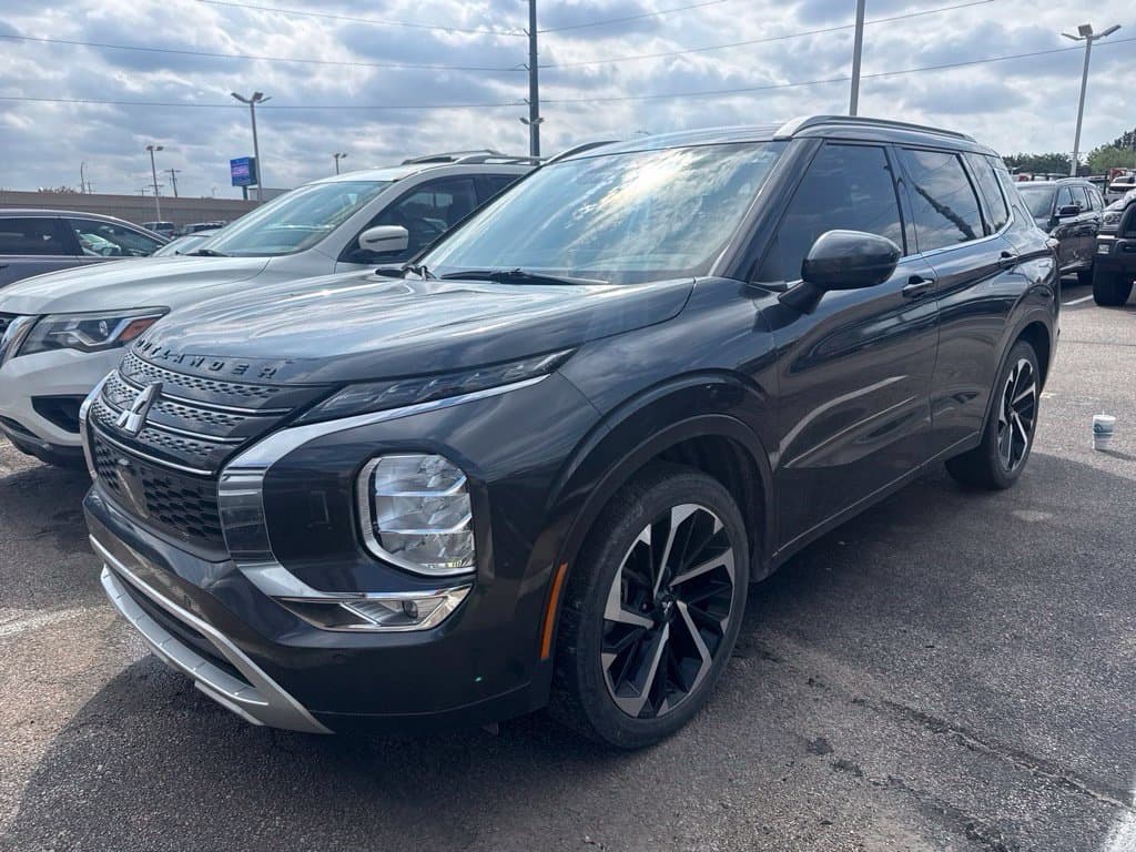 2024 Mitsubishi Outlander SEL Black Edition — photo 1 of 4